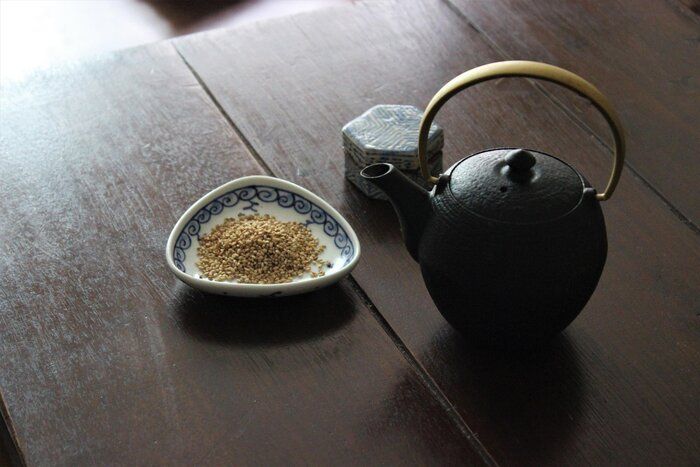 地味にハマる。美肌食材で、いつものお茶を香ばしアレンジ！おいしさアップと栄養価アップの一石二鳥！