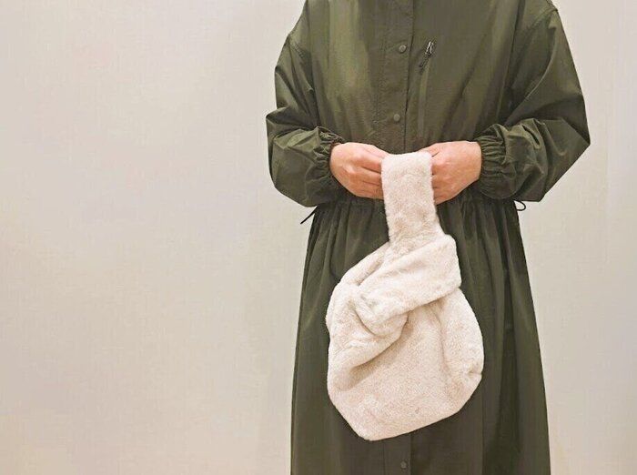 コスパ最強【ワークマン】ふわふわの大人気ファーバッグが1280円でゲットできるとは！