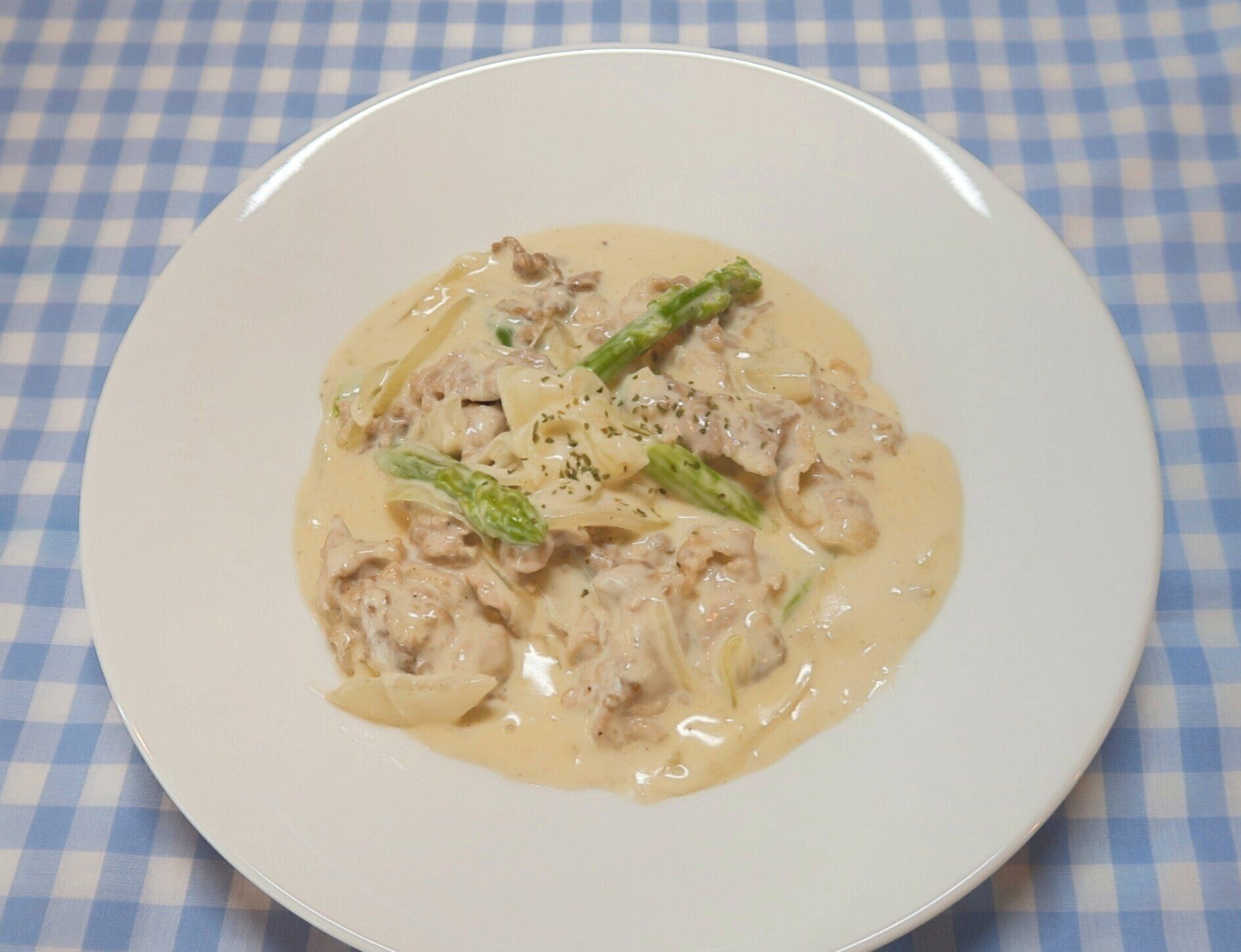 【豚肉とアスパラのクリーム煮】のつくり方
