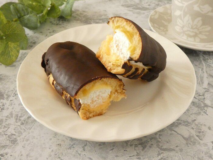 【ファミマ】濃厚カスタードにふんわりホイップ「カスタード＆ホイップエクレア」はあと引くおいしさ