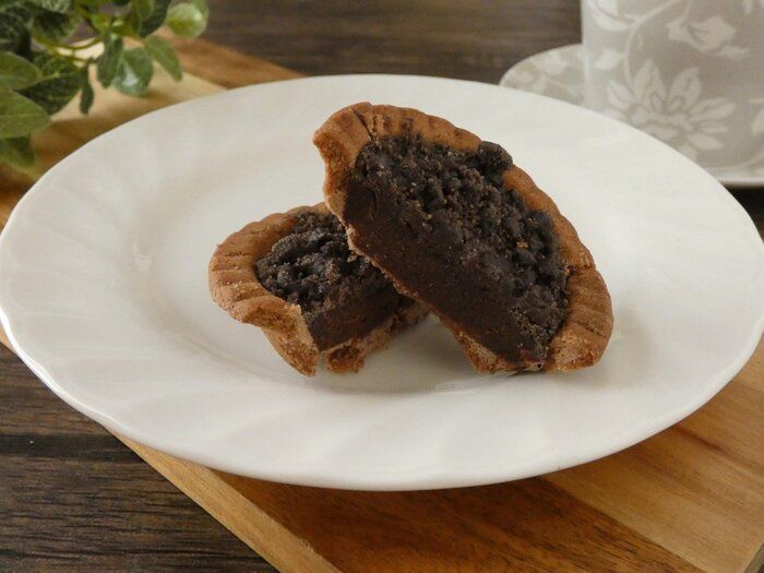 【ファミマ】ザクザク食感が楽しい！「ブラックサンダーチョコタルト」は満足感たっぷりスイーツ
