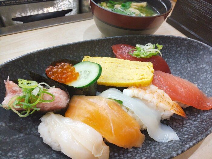 【くら寿司】このお値段に「感動」！！SNSで話題沸騰のコスパ最強580円ランチ