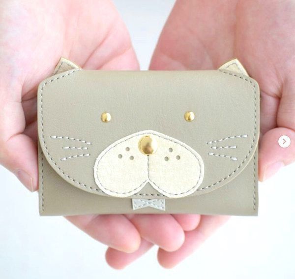 猫モチーフの革小物