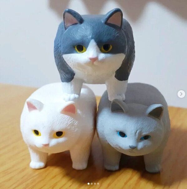 カプセルトイ「ネコピラミッド」