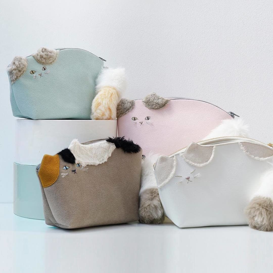 ファーのしっぽがかわいいこねこポーチ