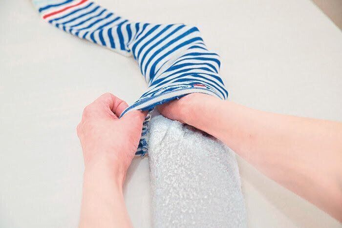 アームカバーに保冷剤タオルを入れる