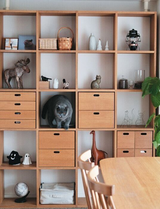 飾り棚を猫タワーに♪