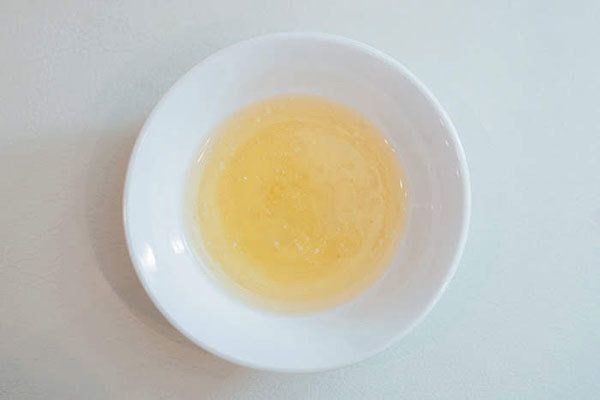 キラキラした黄色いオシッコ