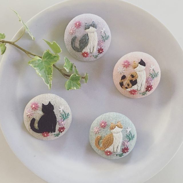 コスモスと猫ちゃんブローチ