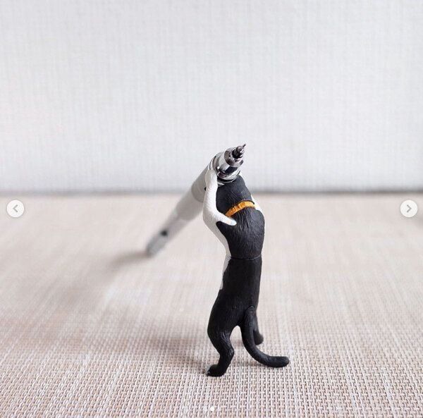 カプセルトイ「真剣白刃取りする猫～ペン置けました～」