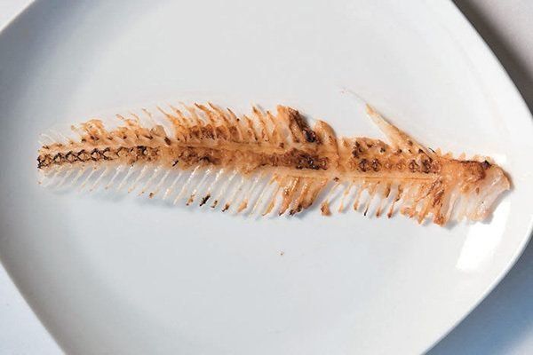 焼き魚の骨