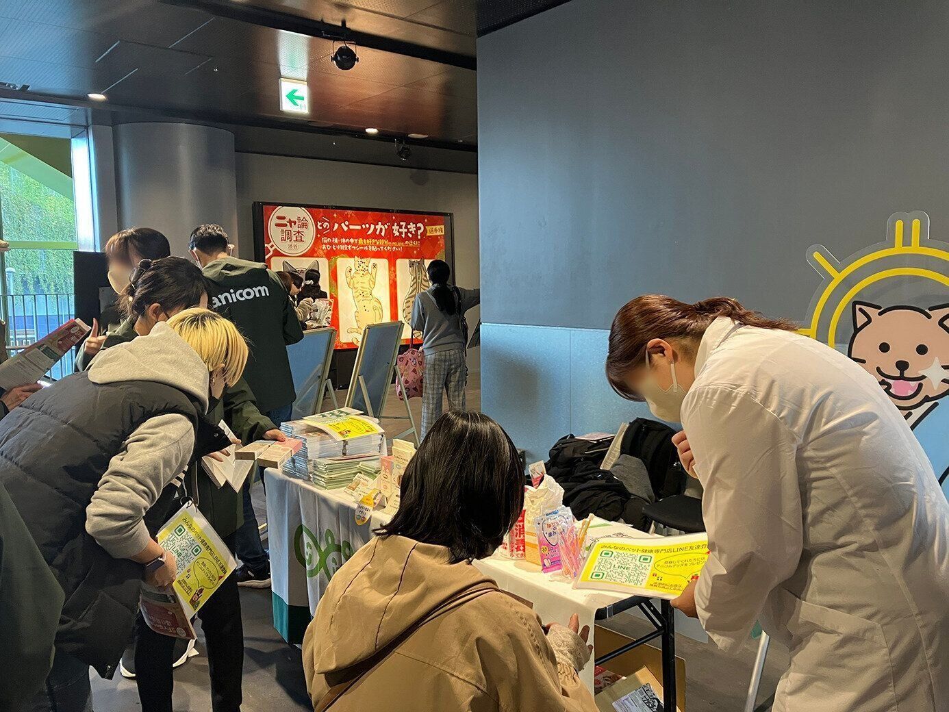 獣医師相談のコーナーには多くの飼い主さんがアドバイスを求めて訪れていました。