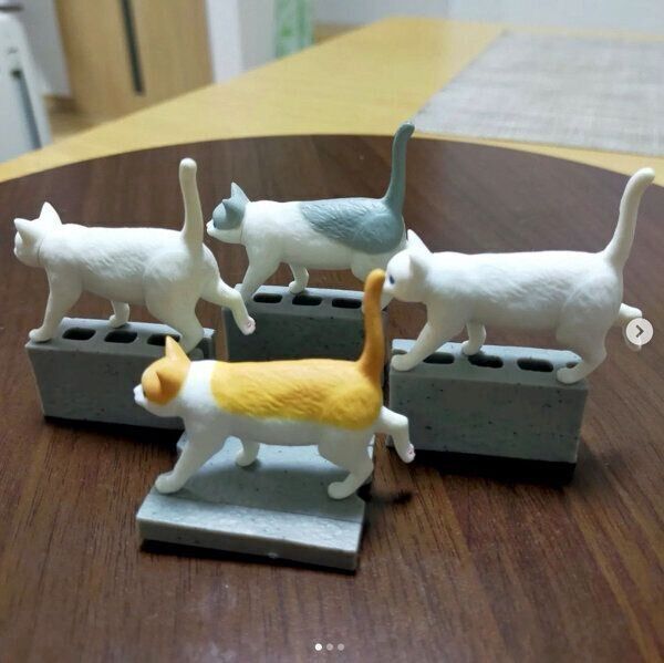 カプセルトイ「歩く猫」