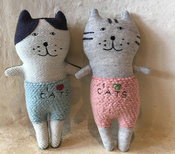 かわいい猫のぬいぐるみ