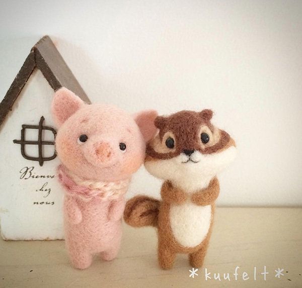 羊毛フェルトのブタとリス
