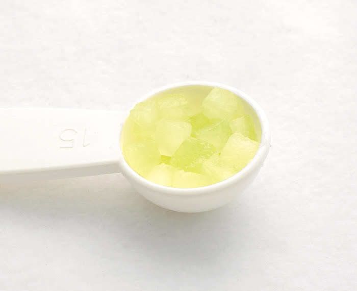 量が画像でわかる◎ 猫にいちごなどの果物を与えるならこのくらい｜ね 