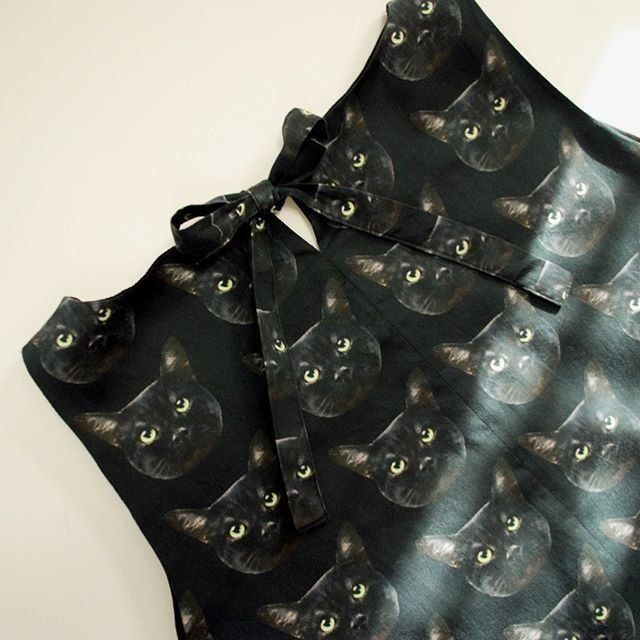 黒猫ワンピース裏