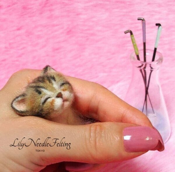 Lilyさんの猫のニードルフェルト作品
