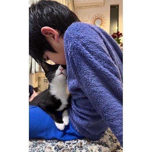 仲良しなぽんずちゃんと飼い主さんの息子さん