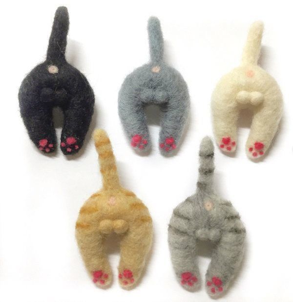 『pim-pom』の「ねこケツブローチ」