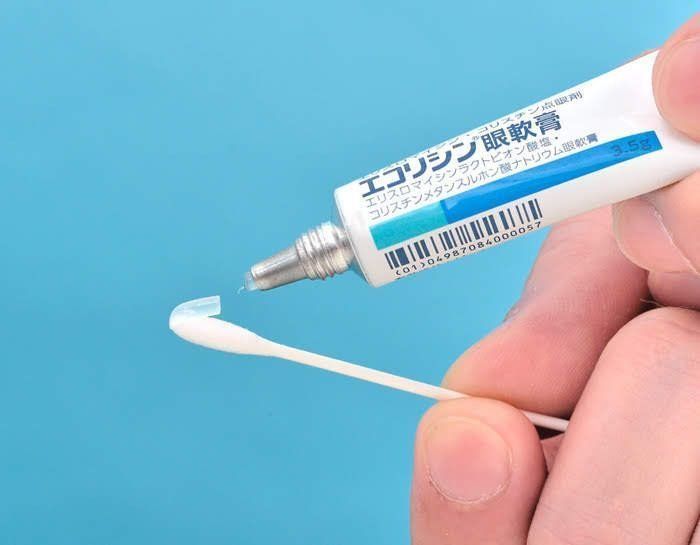 綿棒と眼軟膏