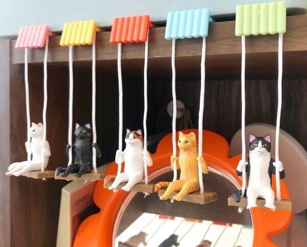 カプセルトイ「ねこブランコ」