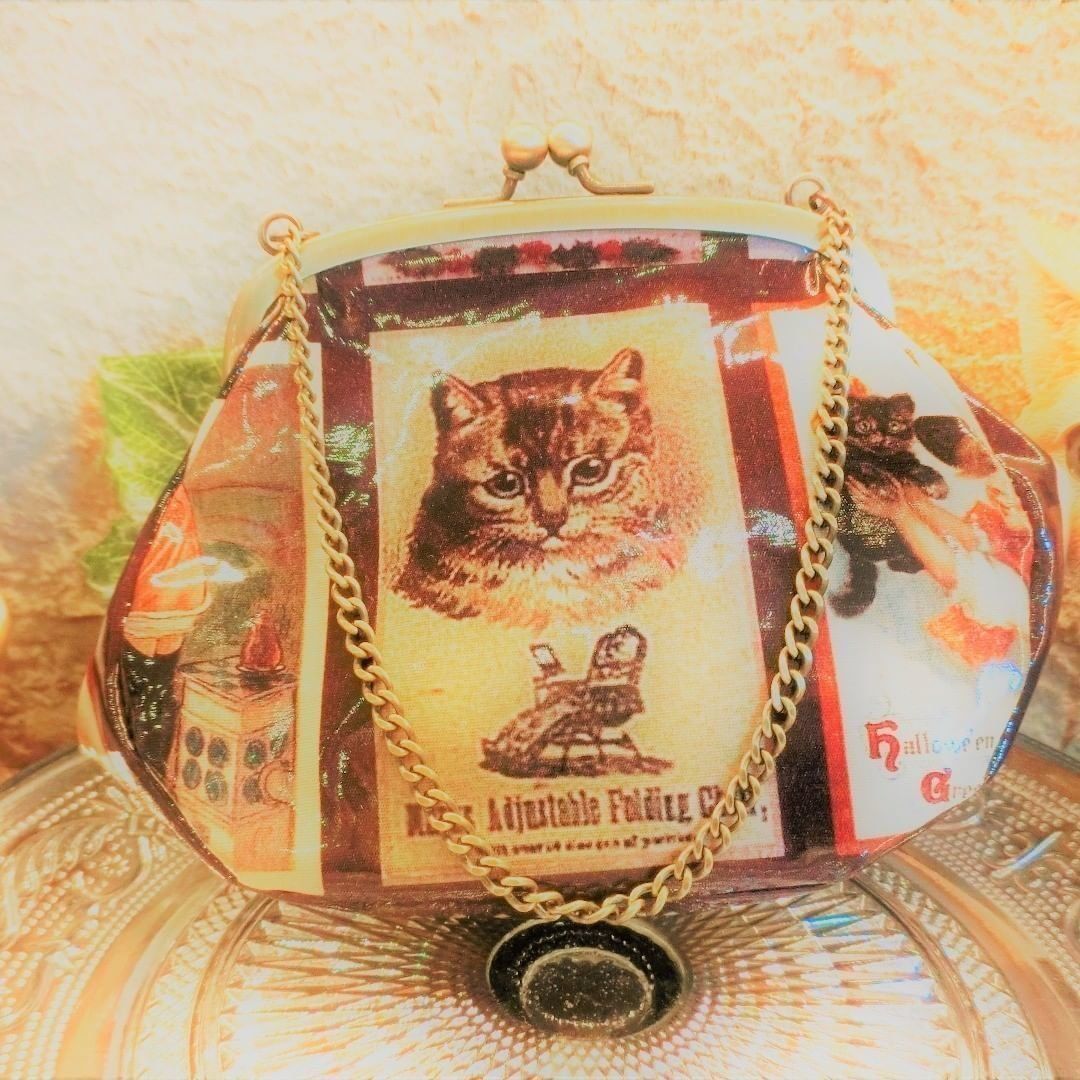 アンティーク調ネコちゃんのポーチ