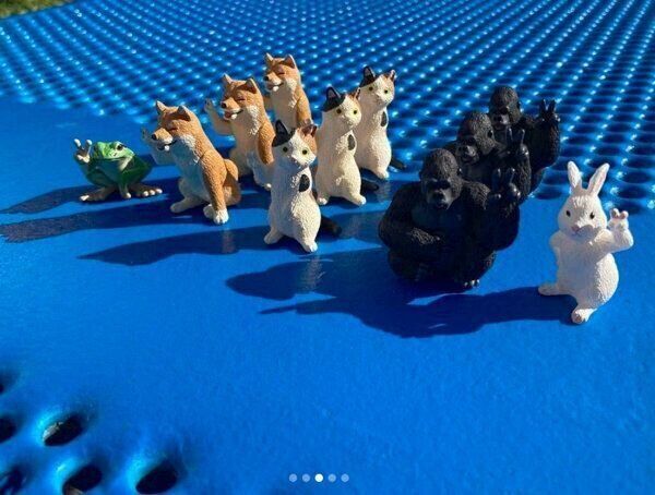 カプセルトイ「ピースするどうぶつ」