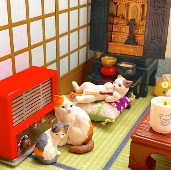 カプセルトイ「ふりむき三毛猫」