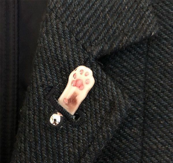 おててちょいちょいラペルピン 