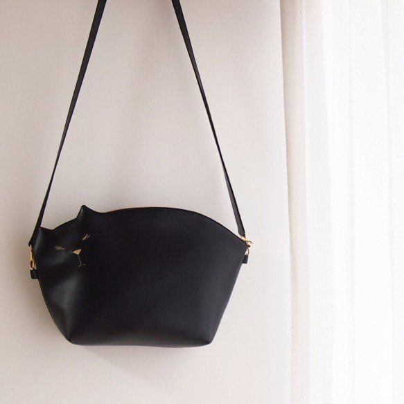 ☆Bigサイズ☆猫のクラッチポシェットmat-black