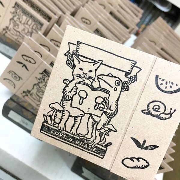 『河童堂』の猫とカエルの紙雑貨