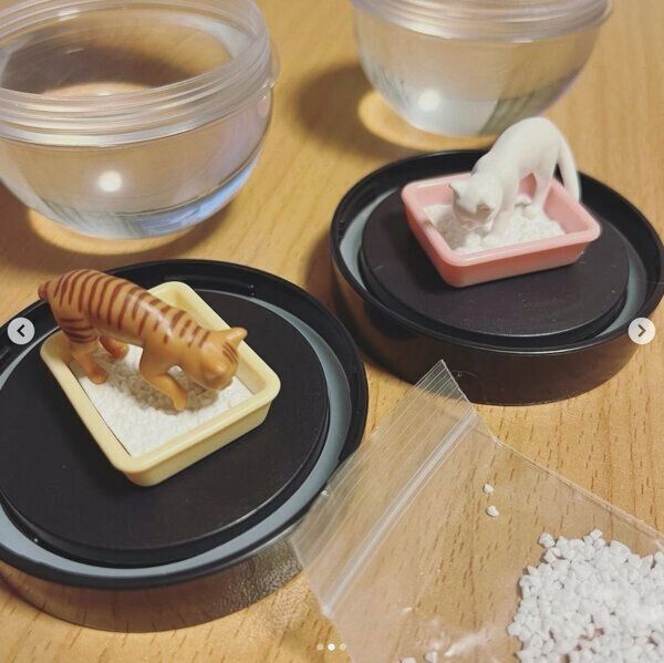 カプセルトイ「WaterDomeFactory 猫砂スノードーム」