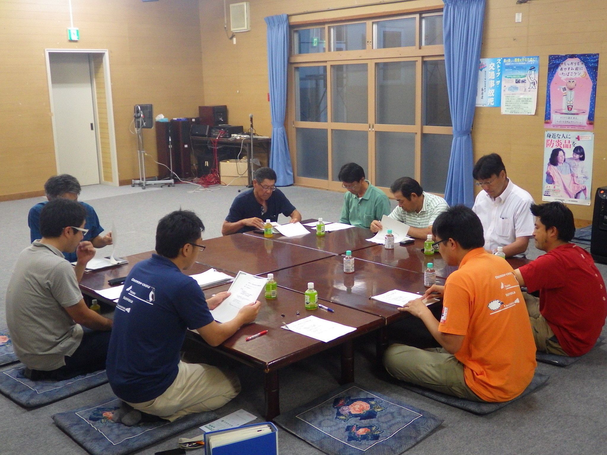 協議会は、島民たちと連絡会を立ち上げ、定期的に意見交換会を実施。取り組みや猫の適正飼育についての理解を広めるのが目的です。（画像／北海道海鳥センター）