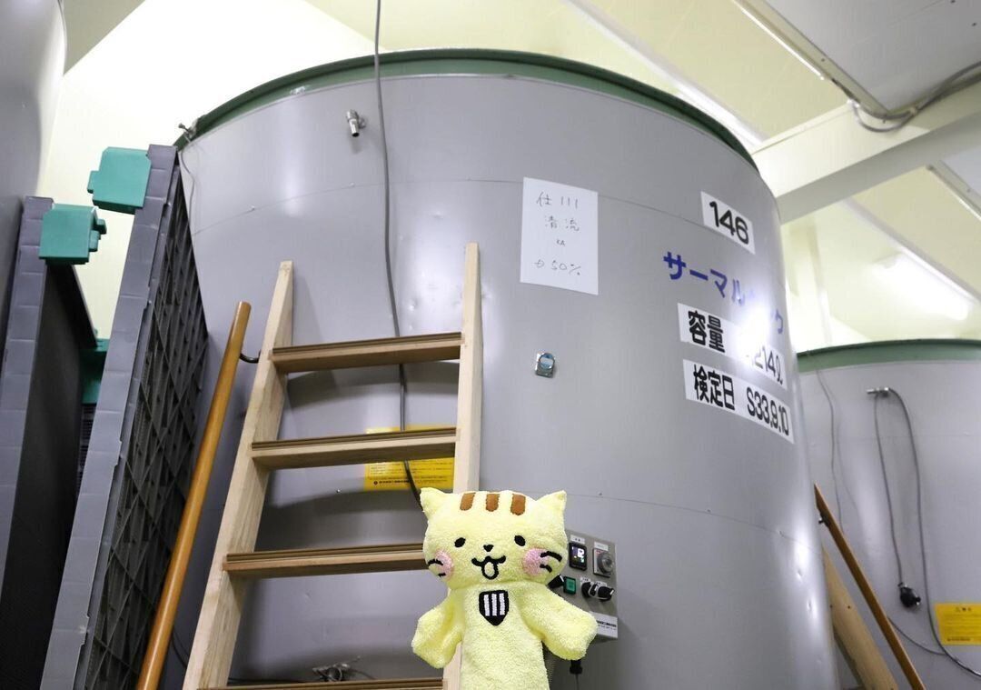 発酵タンクを紹介するたてにゃん