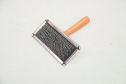 スリッカーブラシ