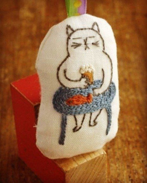 ビールを飲む猫