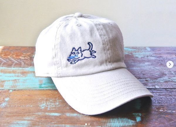 猫モチーフのキャップ