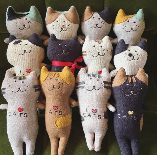 かわいい猫のぬいぐるみ