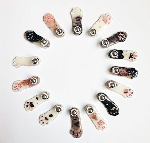 おててちょいちょいラペルピン 