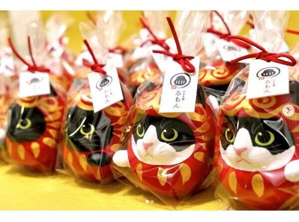 招き猫」×「だるま」で縁起がいいと話題 「一発勝負」で生み出される猫