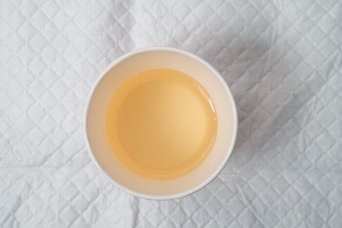 透明に近いオシッコ