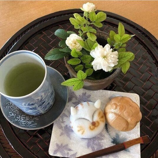 あわ家惣兵衛のねこまんじゅうともなか