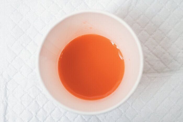 オレンジ色のオシッコ