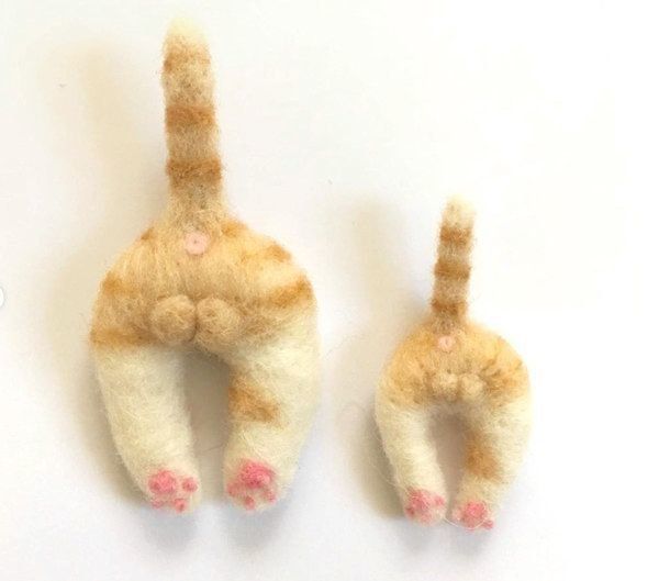 『pim-pom』の「ねこケツブローチ」