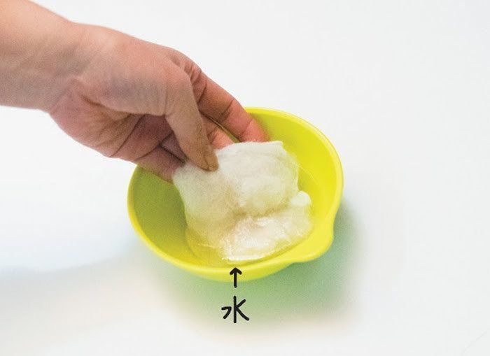 猫毛マスコット作り方、水に浸して洗浄液を流す