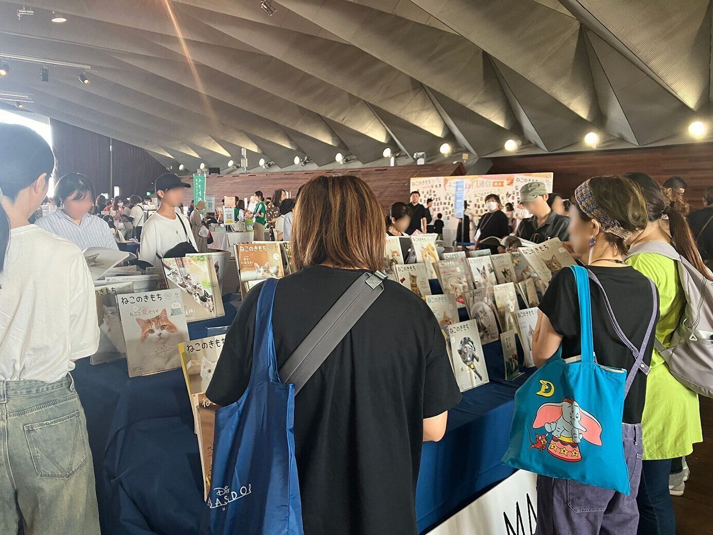 気になる号を立ち読みしてくださる方がたくさんいらしてうれしかったです。