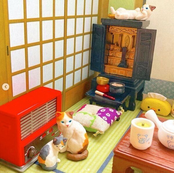 カプセルトイ「ふりむき三毛猫」