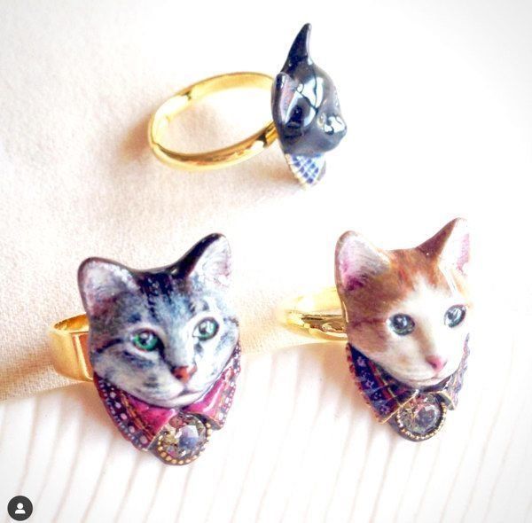 ハンドメイドの猫アクセサリー