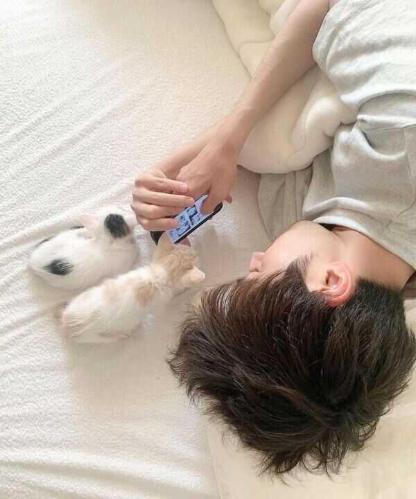 くつろぐコメちゃんとミソくん